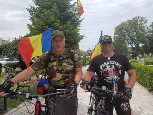 Veteranii de război cu „flacăra Unirii“ în drum spre Alba-Iulia au poposit și la Făgăraș